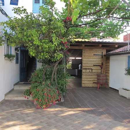 Studio 6852g